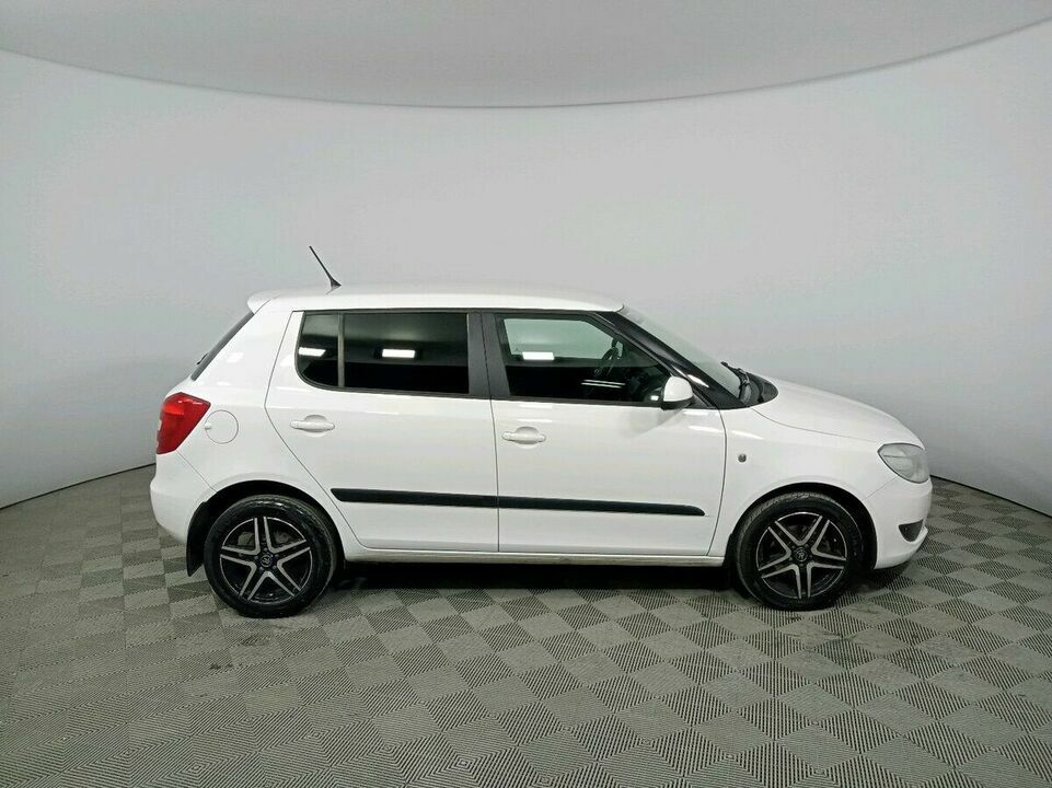 Skoda Fabia II Рестайлинг, фото №4