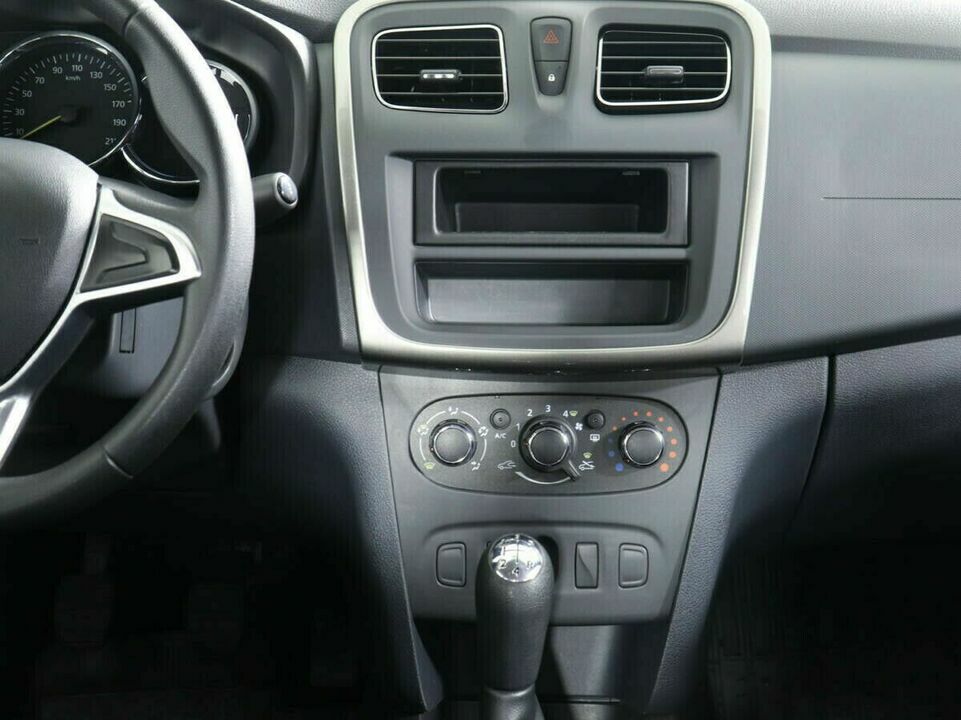 Renault Logan II Рестайлинг, фото №7