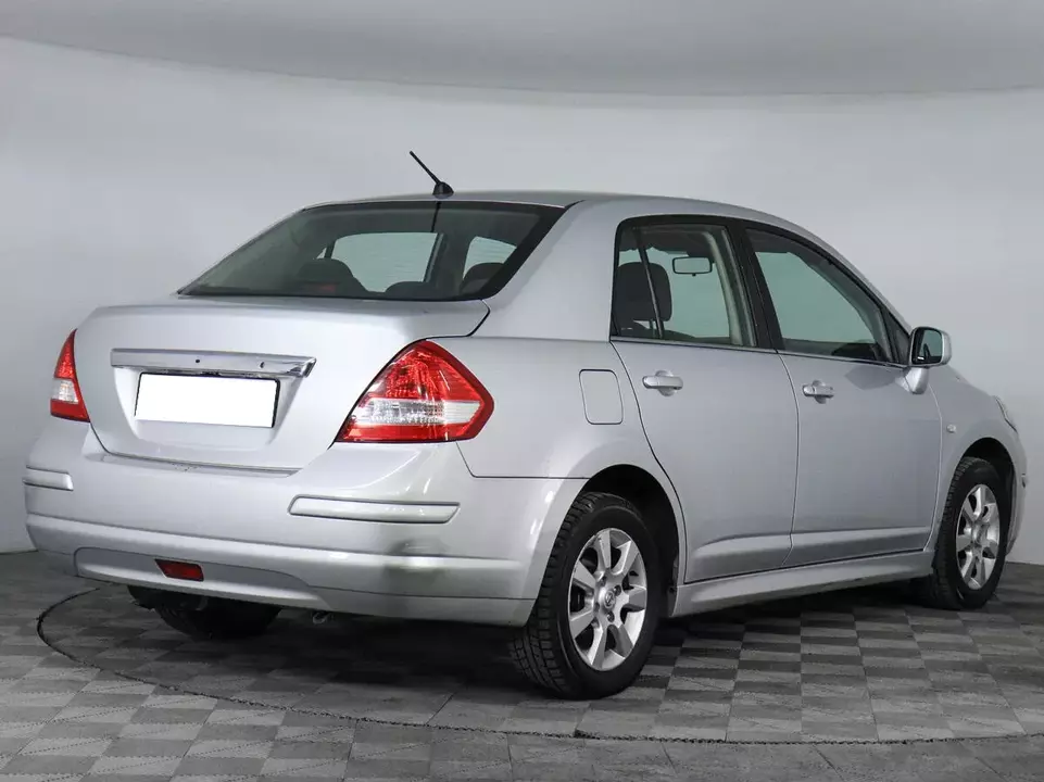 Nissan Tiida, фото №5