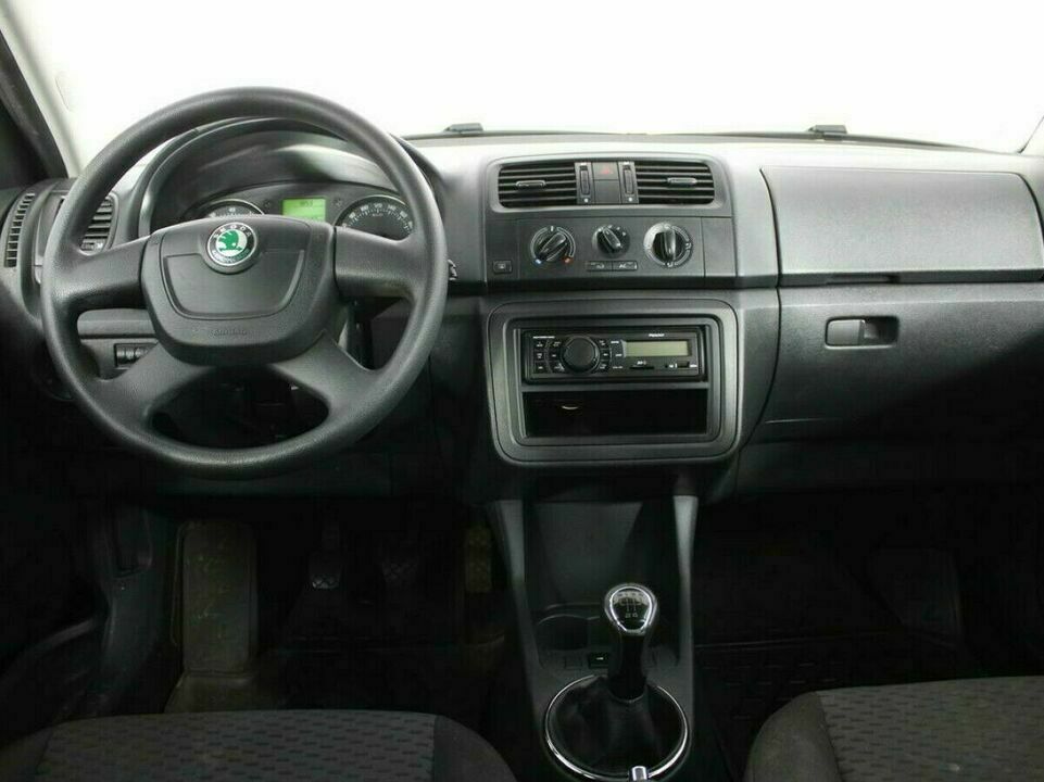 Skoda Fabia II Рестайлинг, фото №5