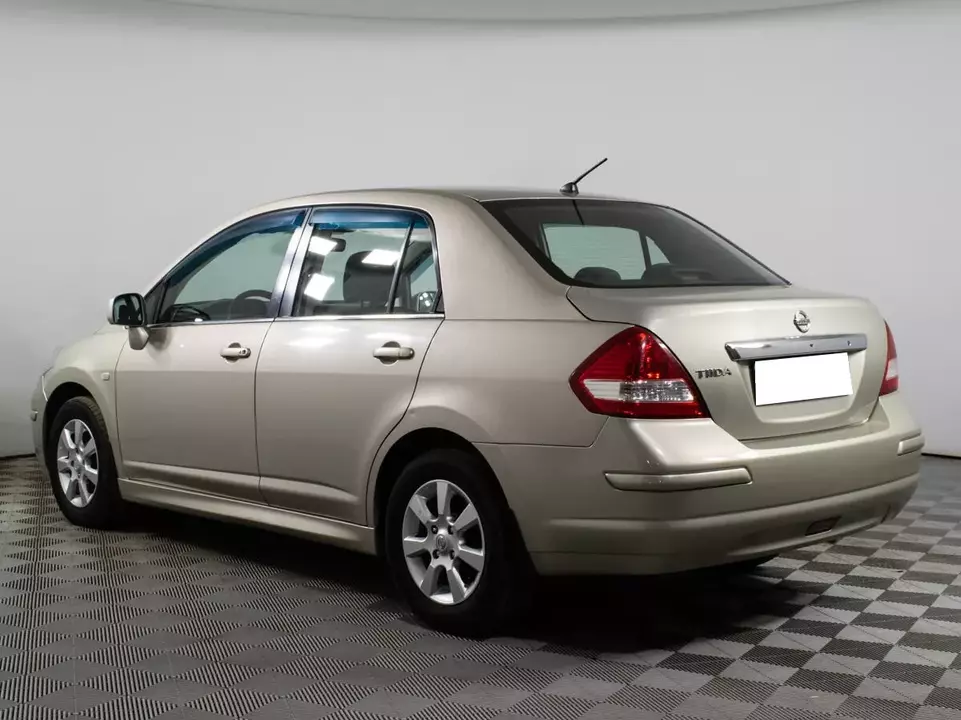 Nissan Tiida, фото №7