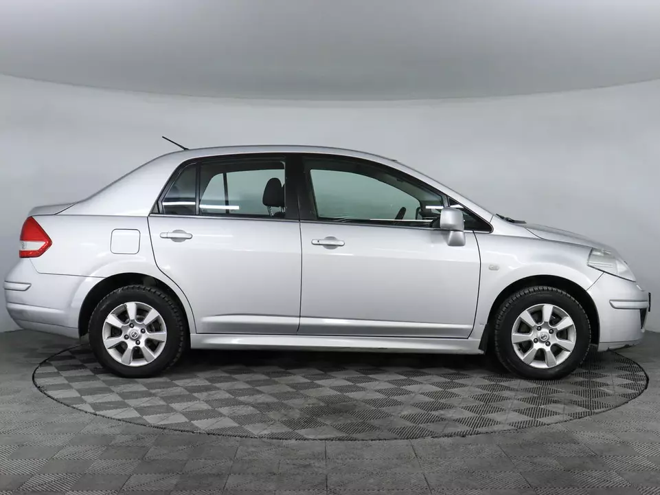 Nissan Tiida, фото №4