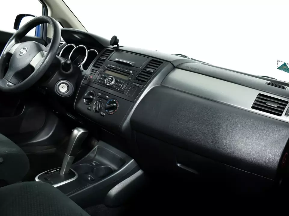 Nissan Tiida, фото №9