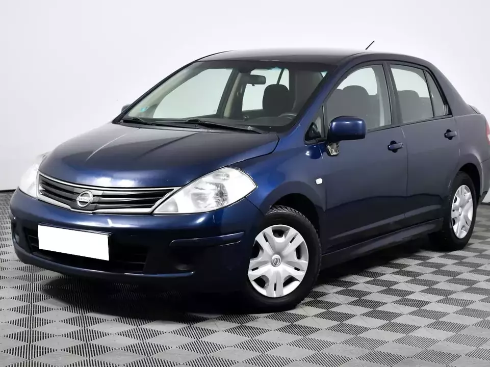 Nissan Tiida, фото №1