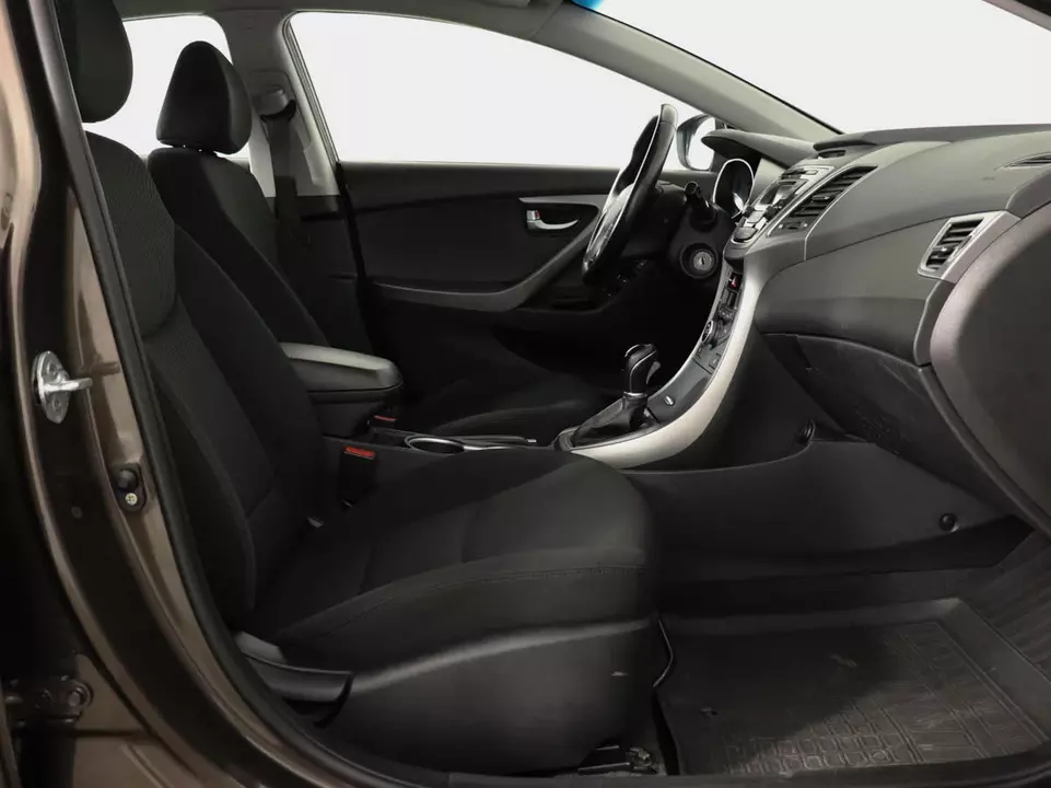 Hyundai Elantra, фото №8