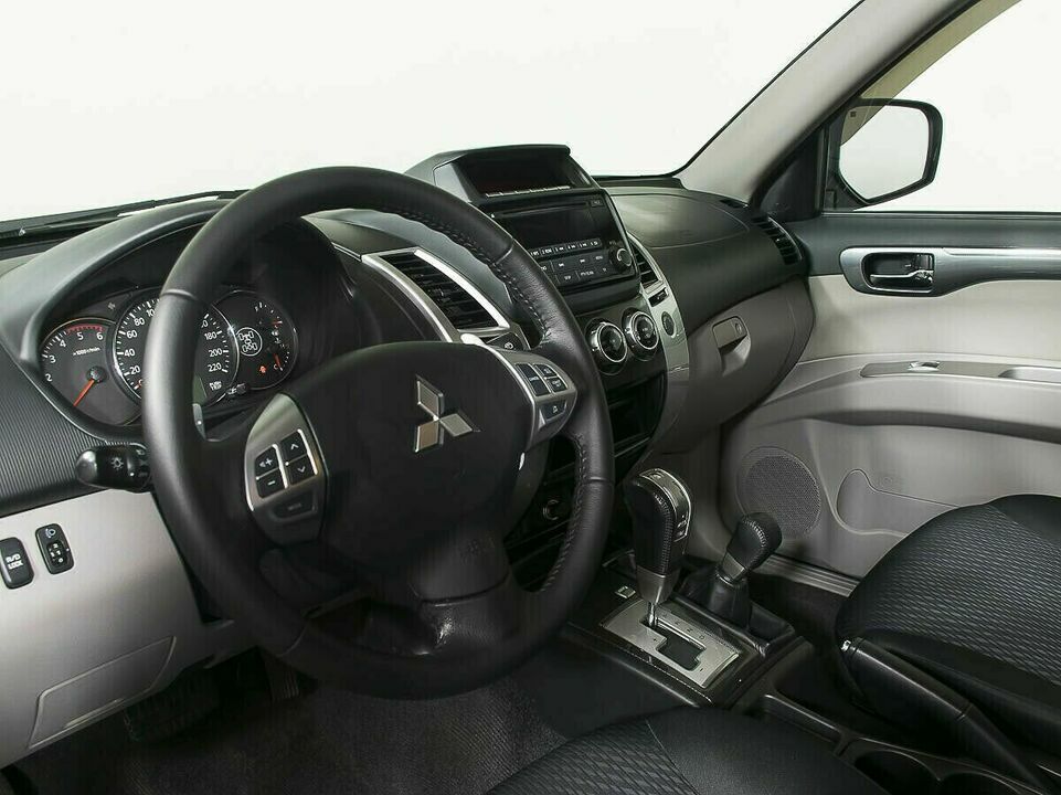Mitsubishi Pajero Sport II Рестайлинг, фото №7