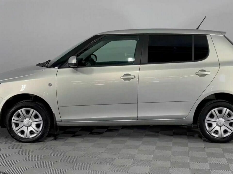 Skoda Fabia II Рестайлинг, фото №4