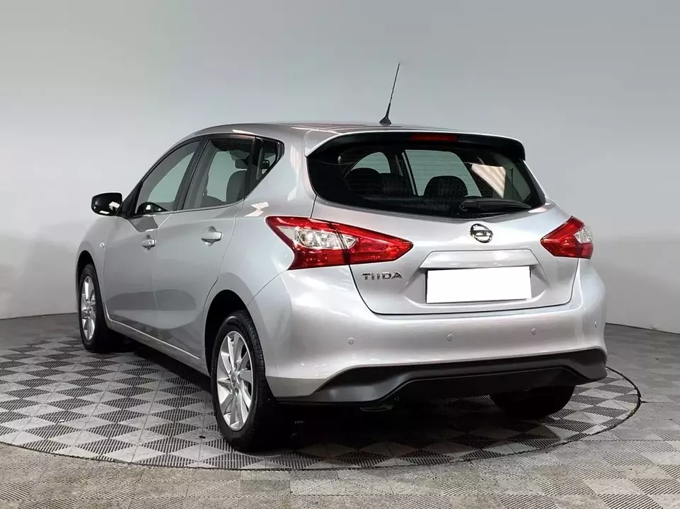 Nissan Tiida, фото №7