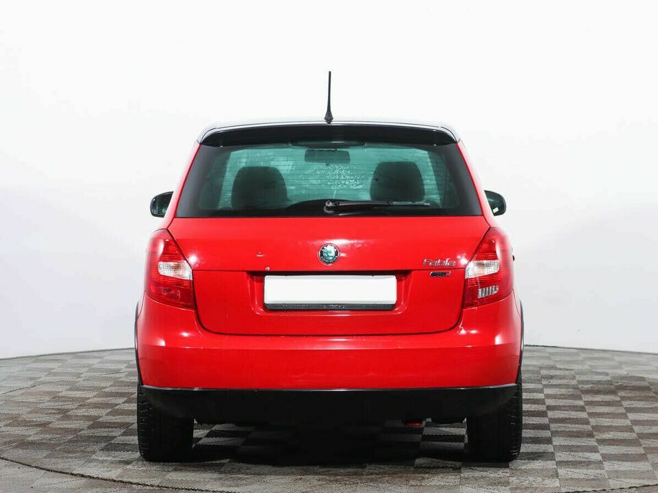Skoda Fabia II Рестайлинг, фото №3