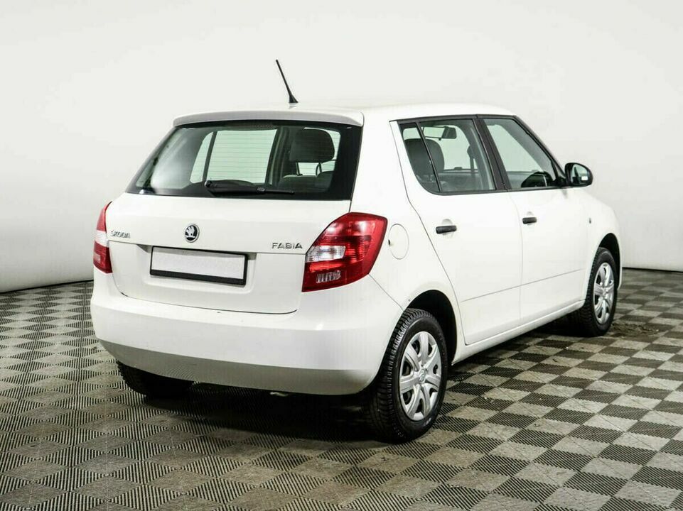 Skoda Fabia II Рестайлинг, фото №3