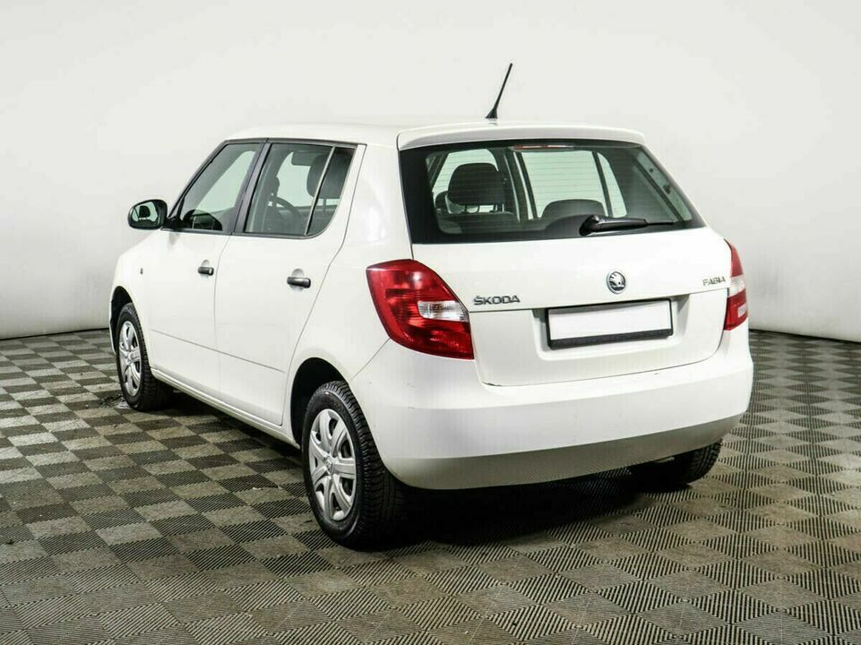 Skoda Fabia II Рестайлинг, фото №4