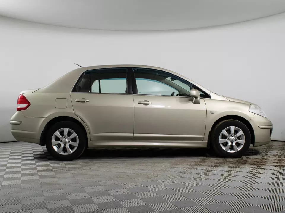 Nissan Tiida, фото №4