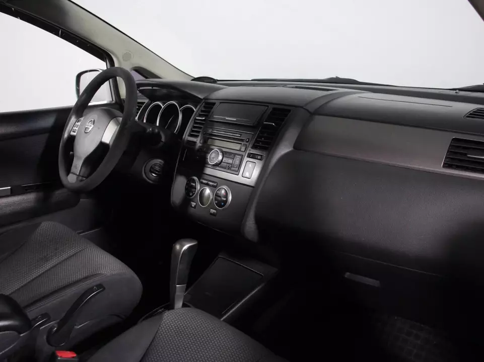 Nissan Tiida, фото №9