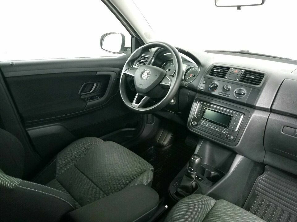 Skoda Fabia II Рестайлинг, фото №5