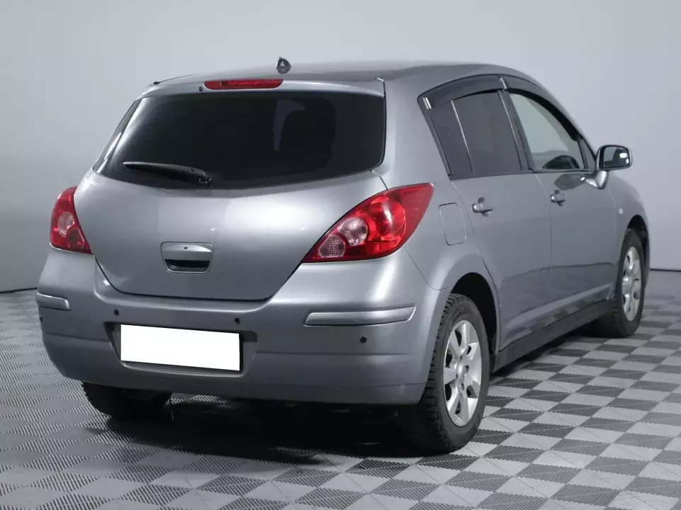 Nissan Tiida, фото №5