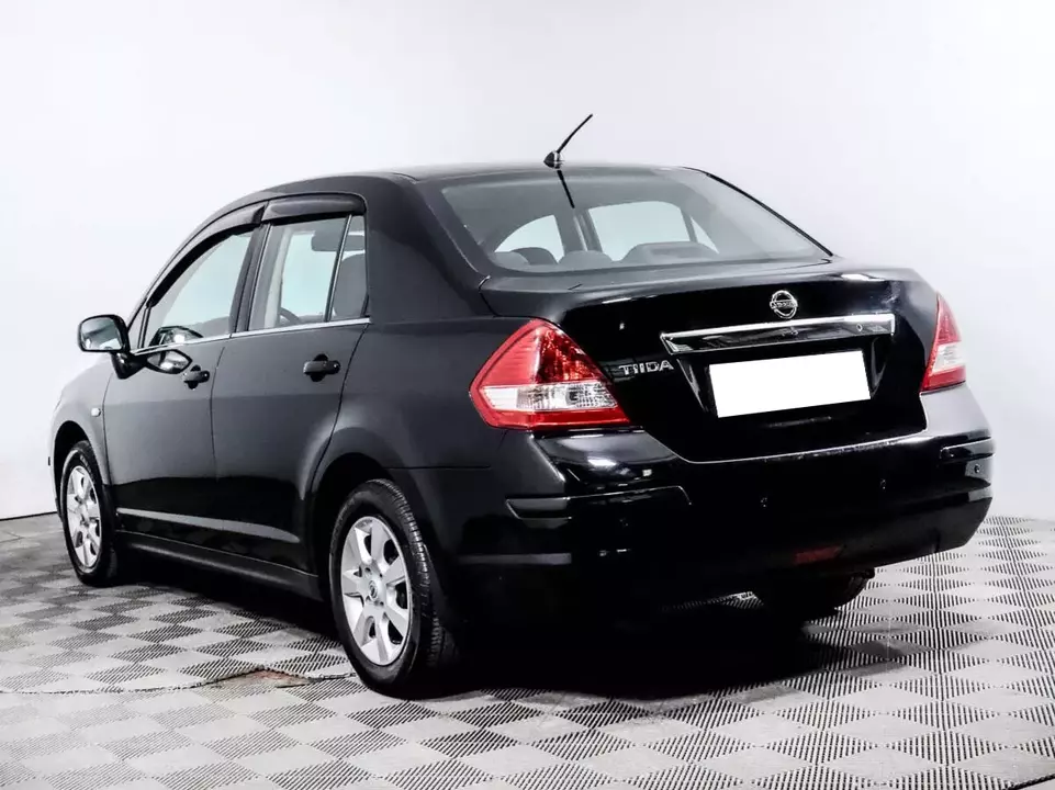 Nissan Tiida, фото №2