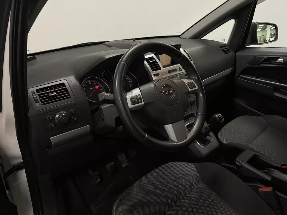 Opel Zafira, фото №9