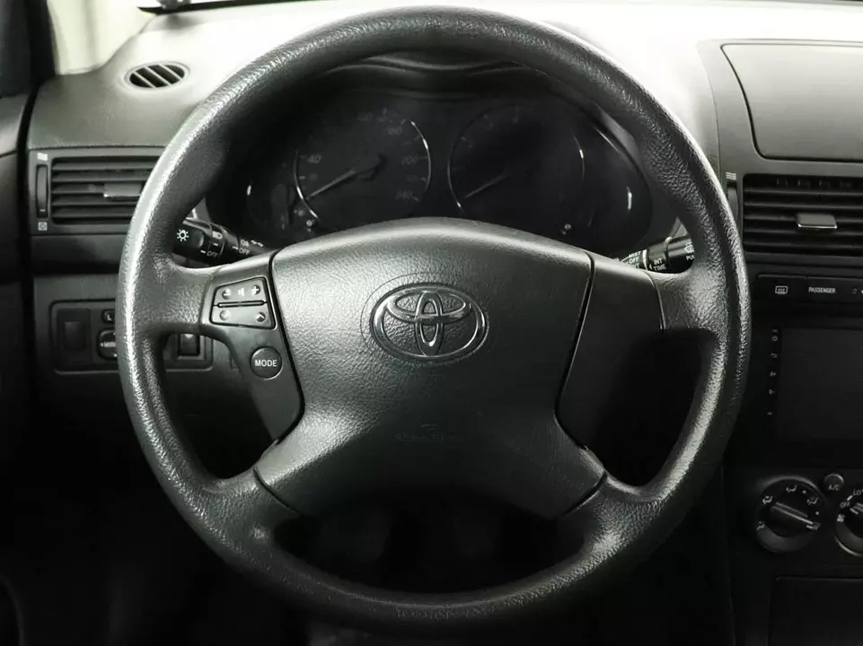 Toyota Avensis, фото №9