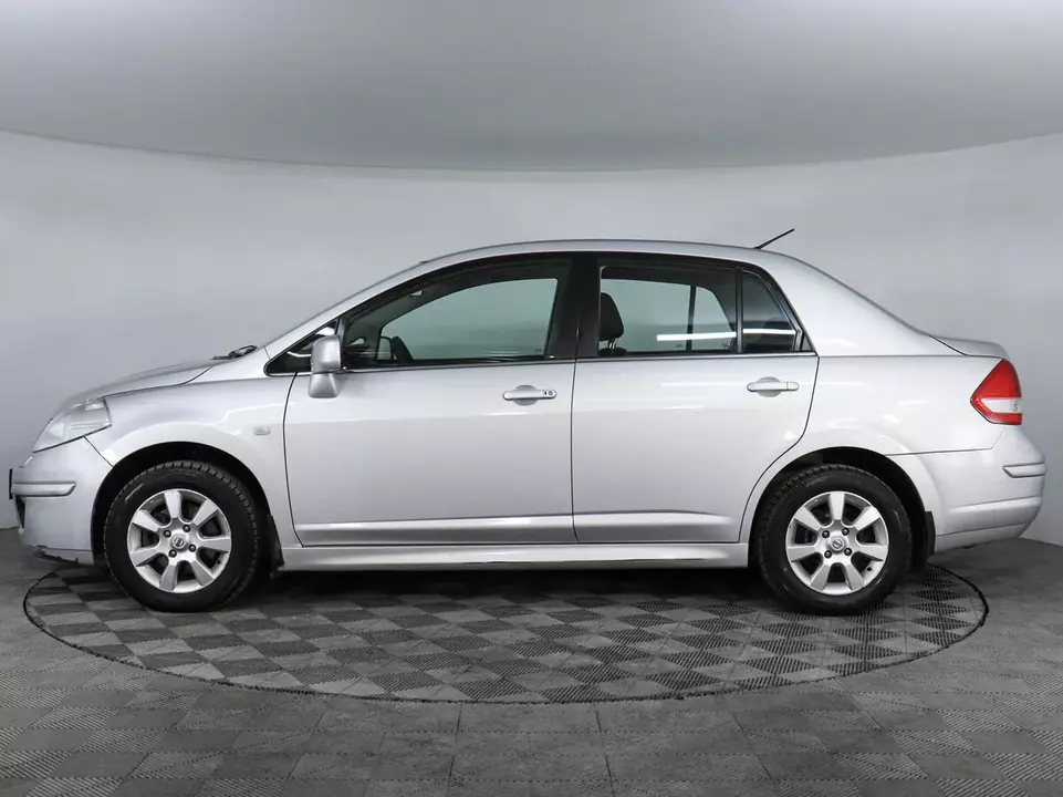 Nissan Tiida, фото №8