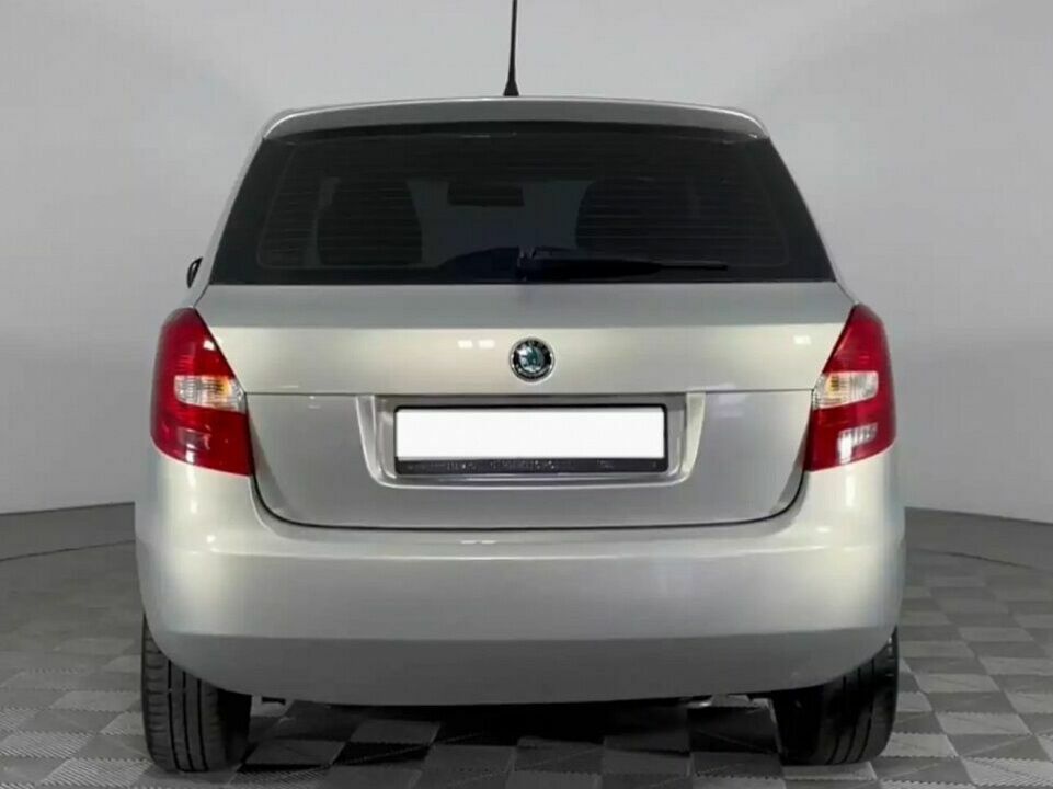 Skoda Fabia II Рестайлинг, фото №3