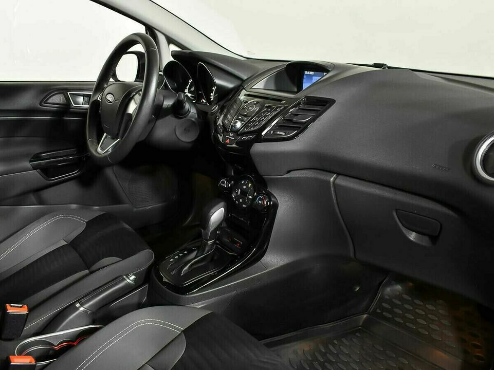 Ford Fiesta Mk6 Рестайлинг, фото №5