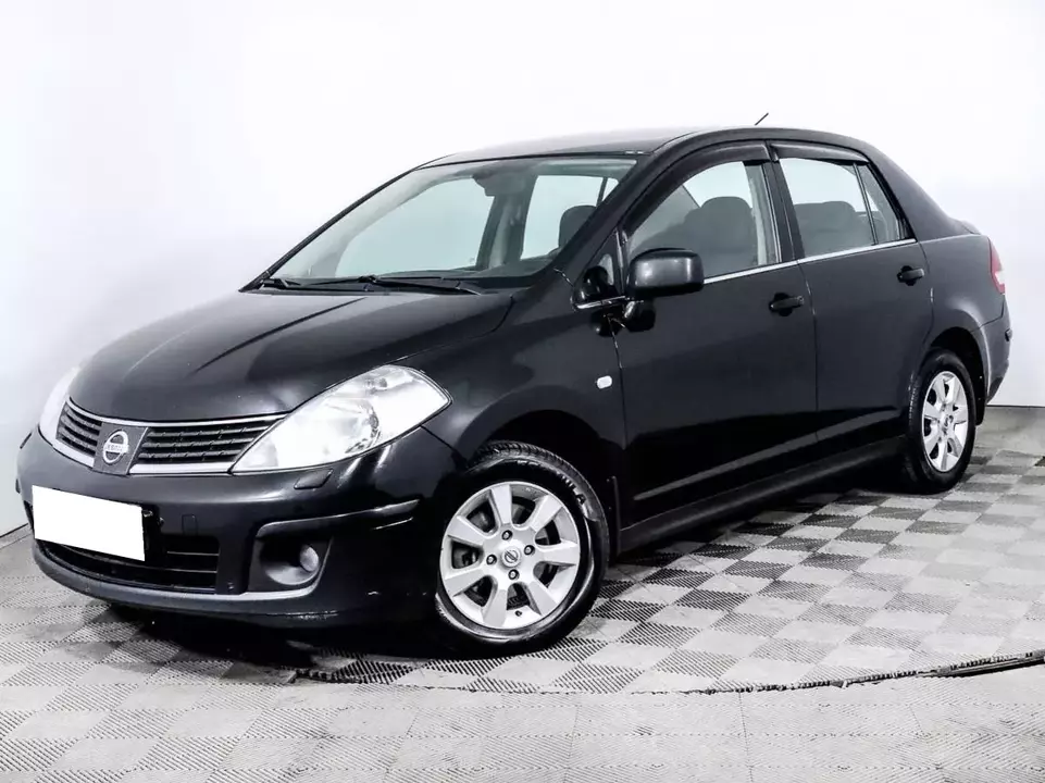 Nissan Tiida, фото №1