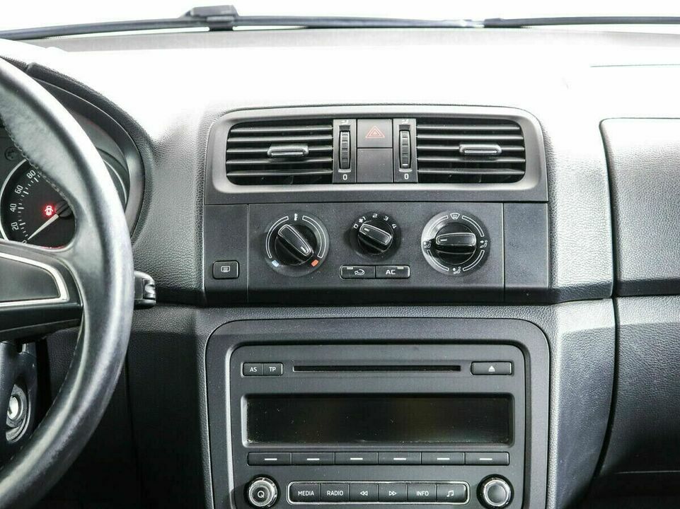 Skoda Fabia II Рестайлинг, фото №7