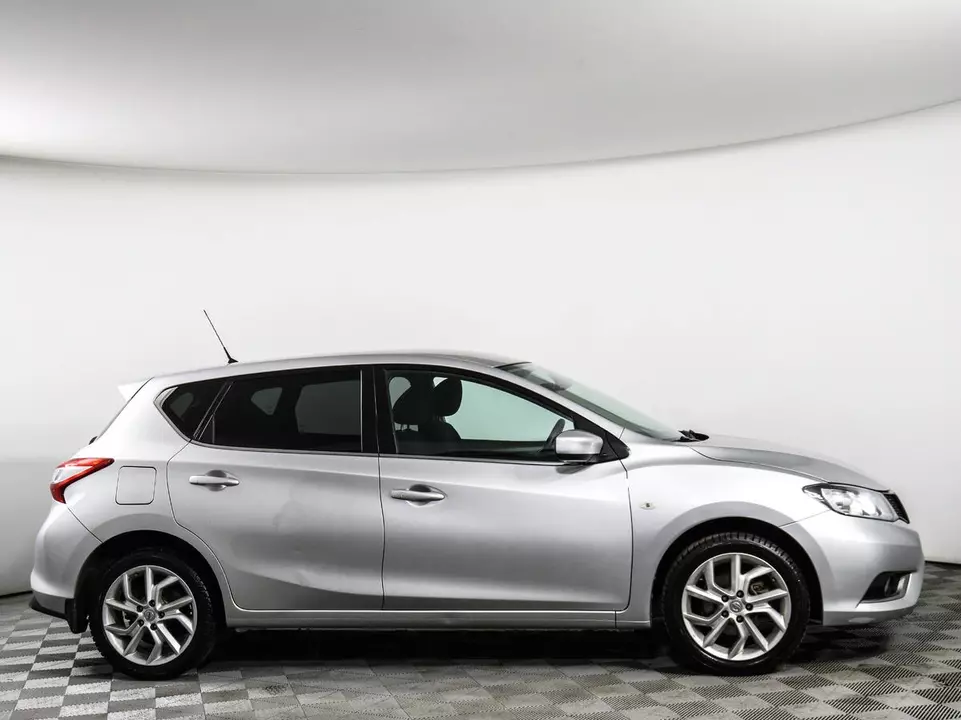 Nissan Tiida, фото №4