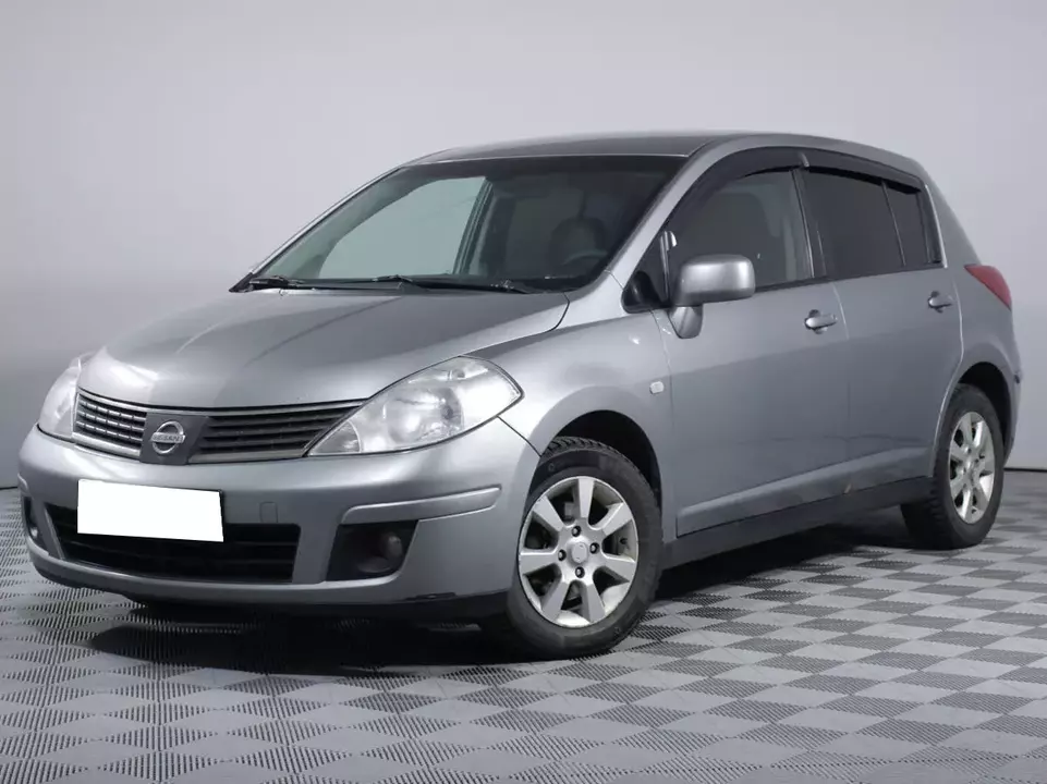 Nissan Tiida, фото №1