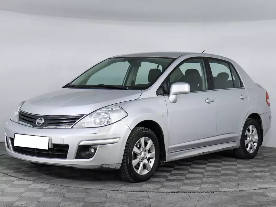 Nissan Tiida, фото №1