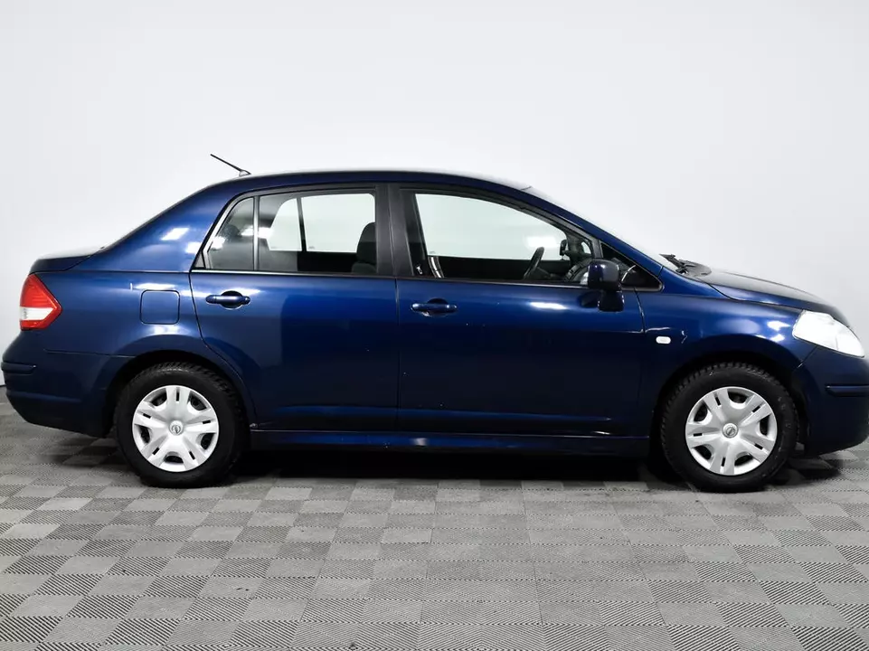 Nissan Tiida, фото №4