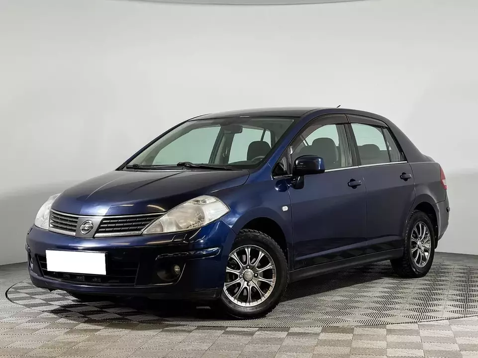 Nissan Tiida, фото №1