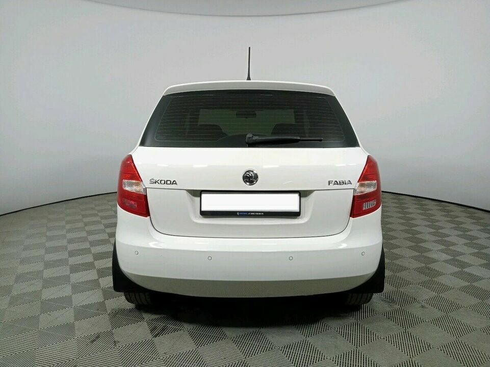 Skoda Fabia II Рестайлинг, фото №3
