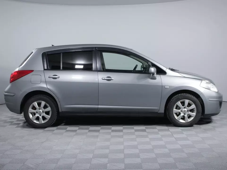 Nissan Tiida, фото №4
